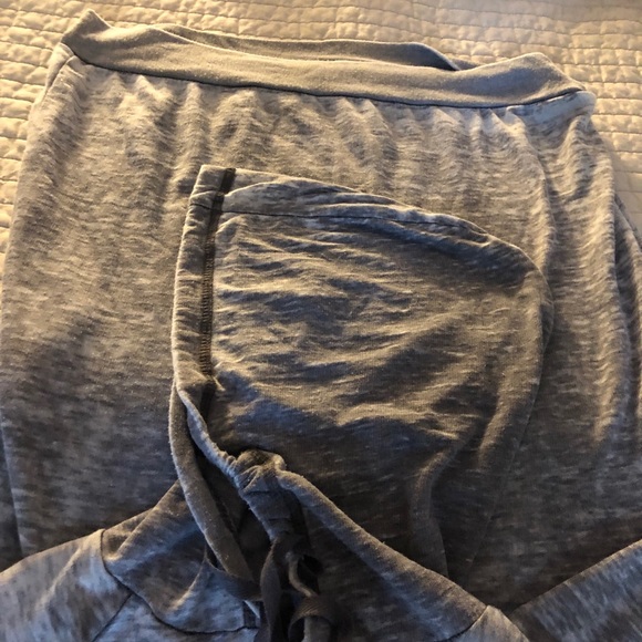 Women’s Gray Authentic Disneyland hoodie Sz M - Picture 7 of 8